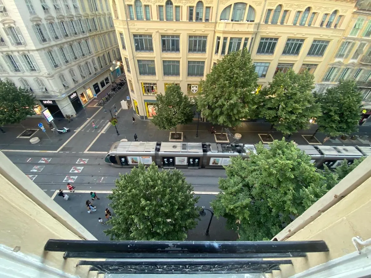 Studio Sur Avenue Jean Medecin A Nice contacts
